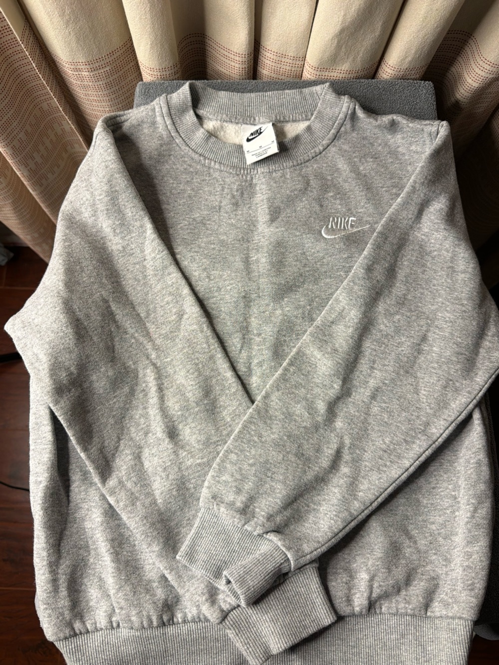 Nike Light Gray Crewneck Sweatshirt with Subtle Logo